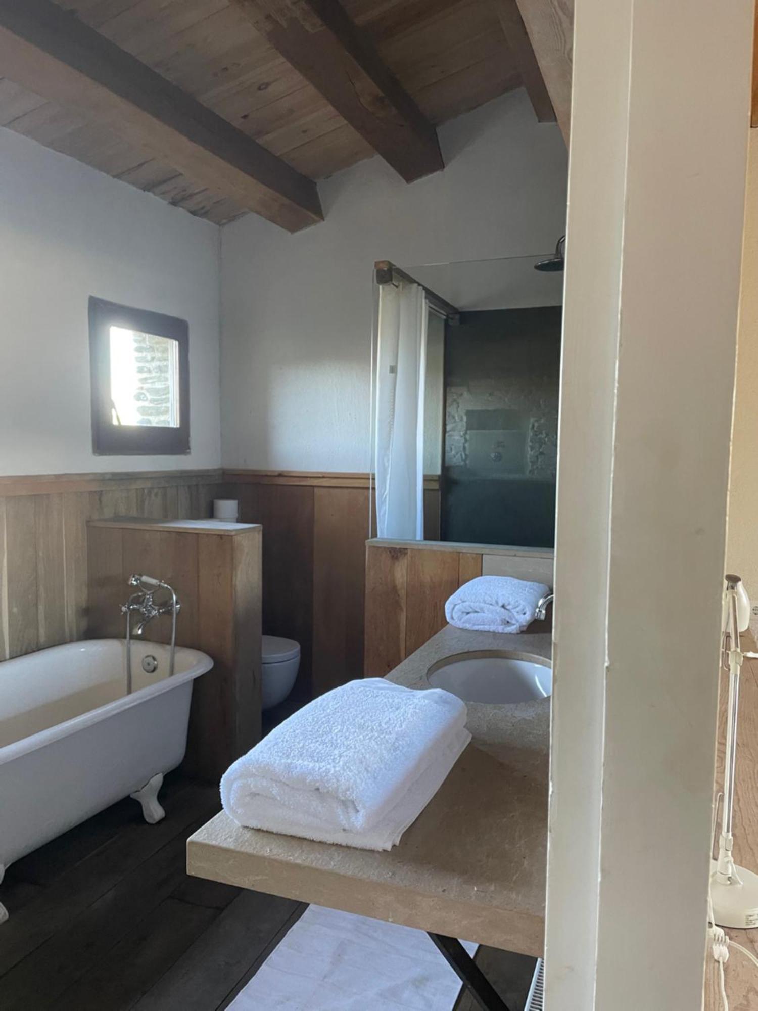 Isla Privada En Cadaques De Ensueno Con 11 Habitaciones Dobles Con Bano Privado Y Piscina Exterior photo