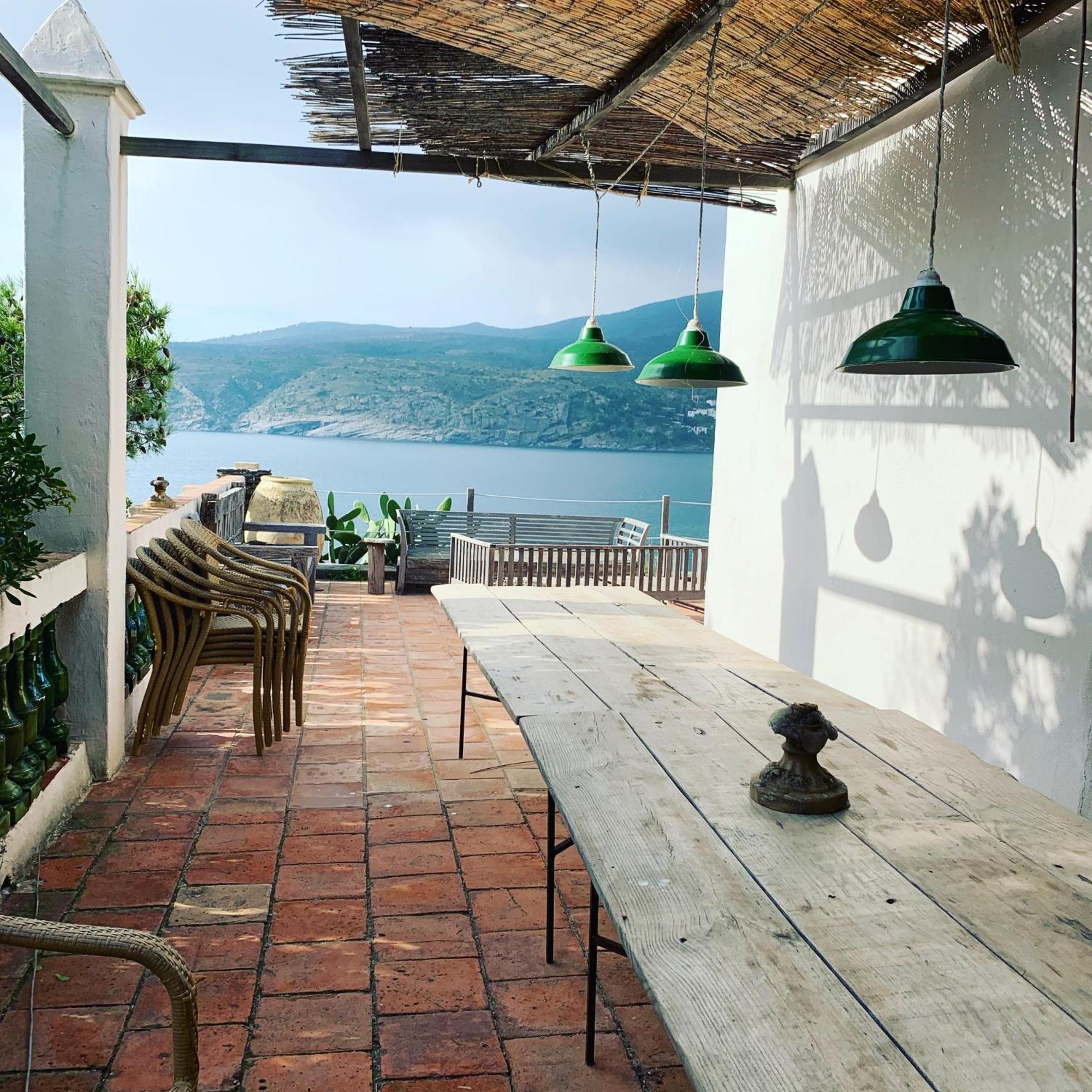 Isla Privada En Cadaques De Ensueno Con 11 Habitaciones Dobles Con Bano Privado Y Piscina Exterior photo